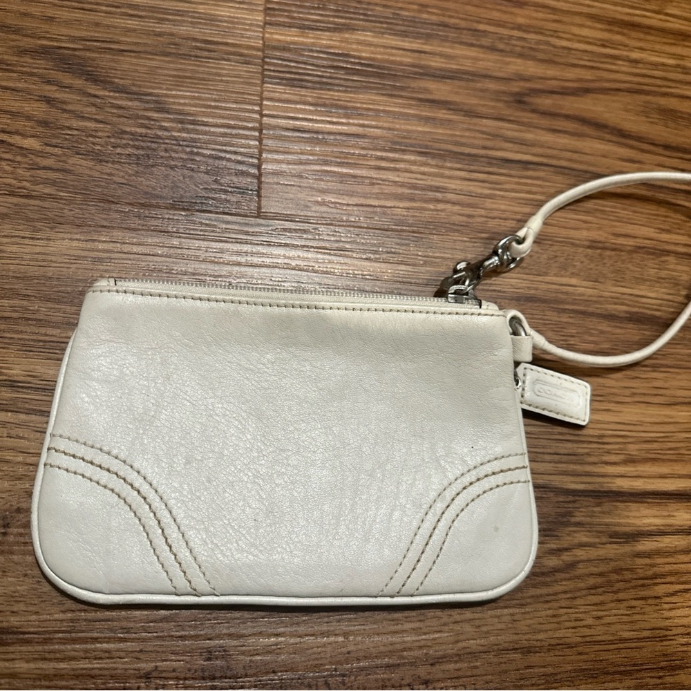 Coach Vintage Winter White Leather Wristlet Y2K - Picture 3 of 5
